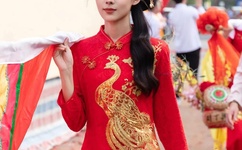 吸粉嫩插乳头公车内射教练